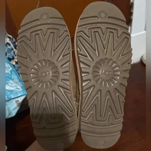 UGG Women’s Chestnut Ultra Mini Boots - Picture 7 of 11